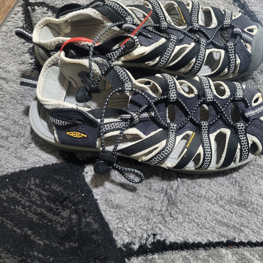 KEEN Womens Closed-Toe Sandals — Black and Gray Whisper Style Hiking/ Water Shoe